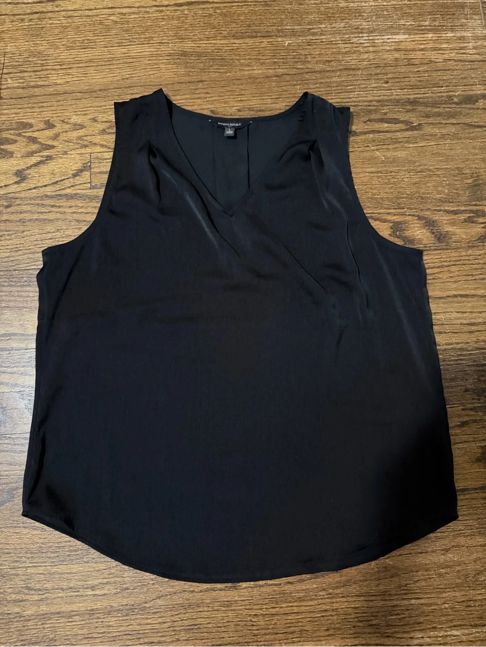 Banana Republic Black V-Neck Sleeveless Shell